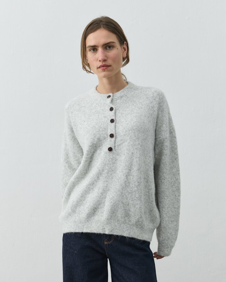 Düğmeli Yaka Kazak Gri