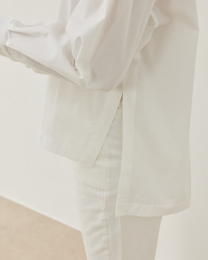 Poplin Yırtmaçlı Arkası Düğmeli Kısa Gömlek Ekru - Aybikestil (1)