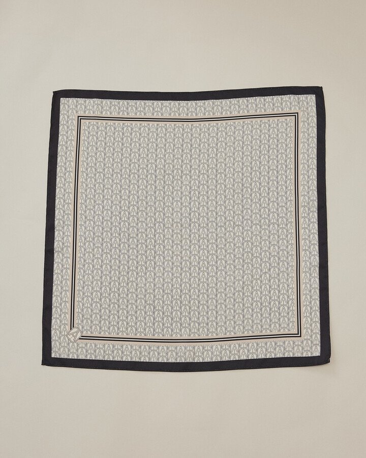 Fular Monogram