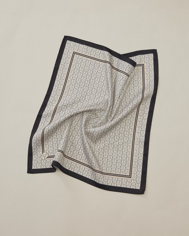 Fular Monogram