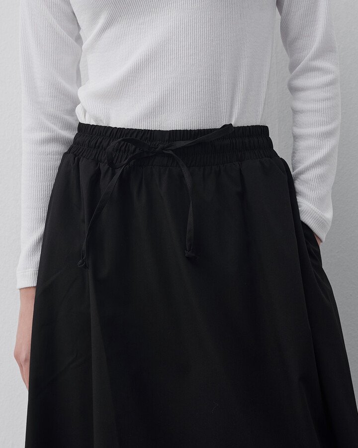 Gabardin Nervür Detaylı Cepli Font Etek Siyah