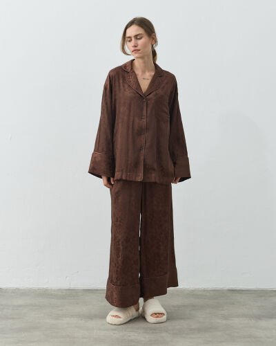 Jakarlı Gömlekli Biyeli Pijama Takımı Kahve 