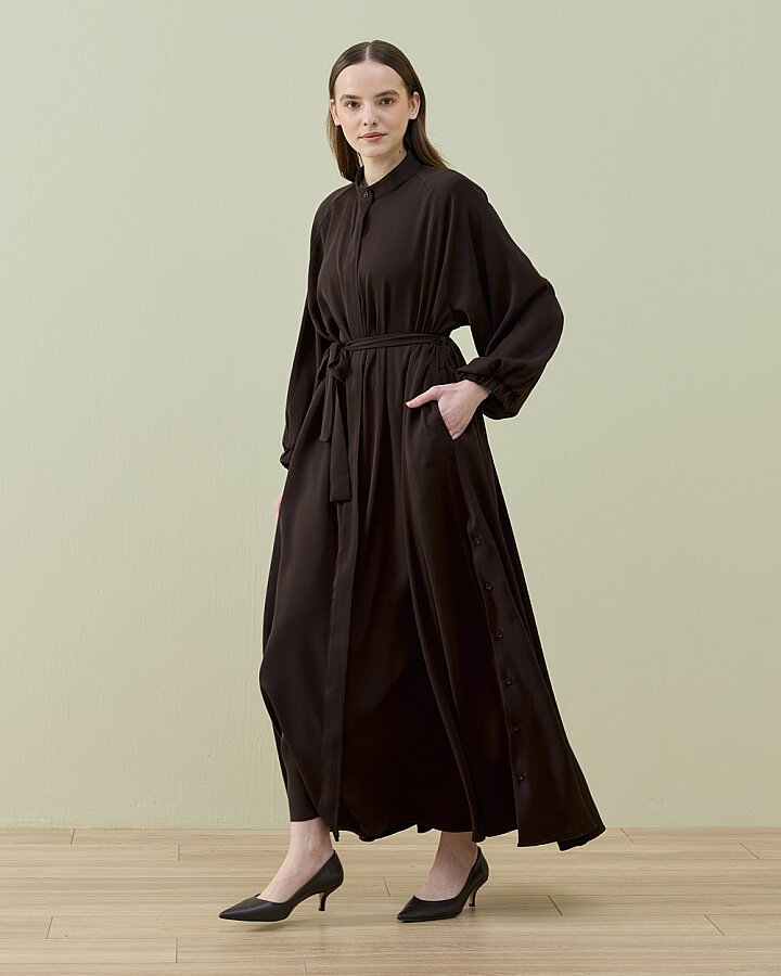 Krep Yandan Yırtmaçlı Düğmeli Abaya Kahve - Aybikestil (1)