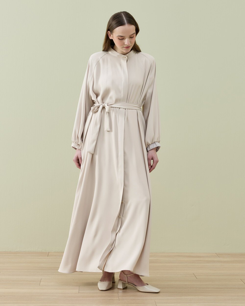 Krep Yandan Yırtmaçlı Düğmeli Abaya Taş - Aybikestil