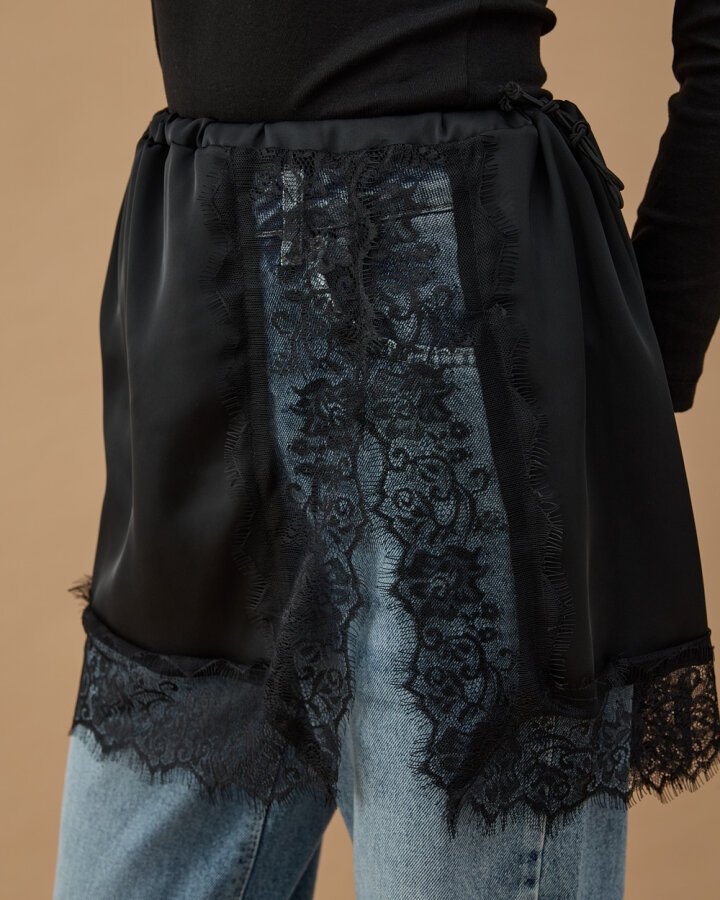 Dantelli Saten Yırtmaçlı içlik Etek Siyah