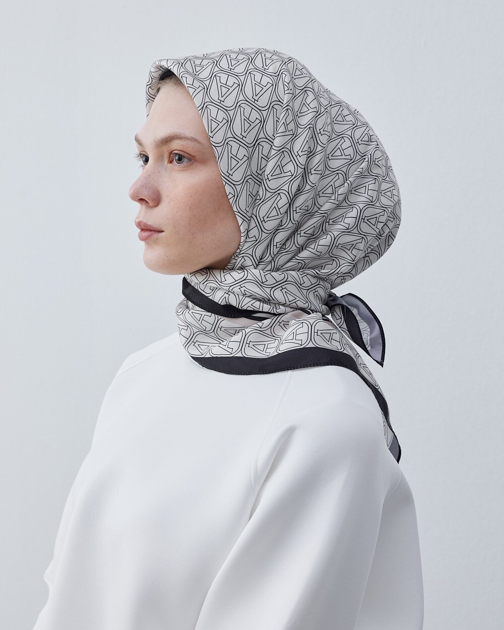 Eşarp Monogram - Aybikestil