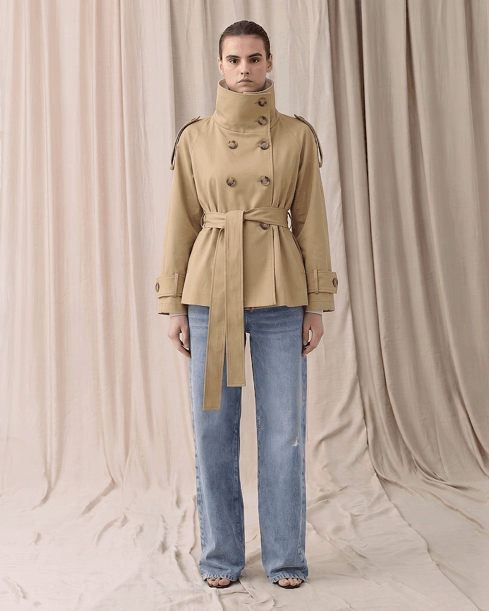 Gabardin Kalkık Yüksek Yaka Kısa Trençkot Camel - Aybikestil