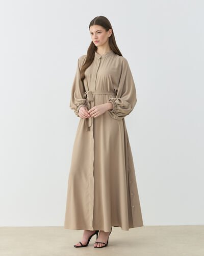 Krep Yandan Yırtmaçlı Düğmeli Abaya Bej 
