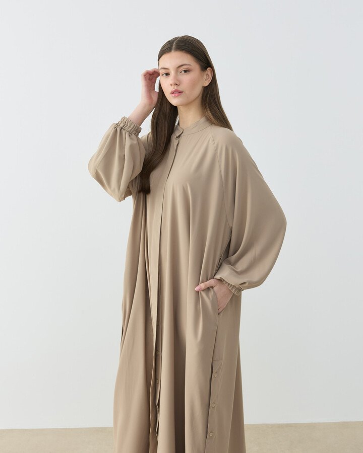 Krep Yandan Yırtmaçlı Düğmeli Abaya Bej - Aybikestil (1)