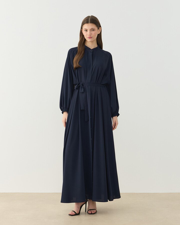 Krep Yandan Yırtmaçlı Düğmeli Abaya Lacivert - Aybikestil