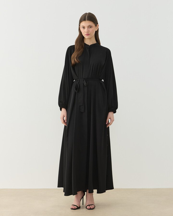 Krep Yandan Yırtmaçlı Düğmeli Abaya Siyah - Aybikestil