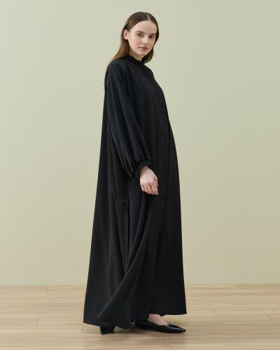 Krep Yandan Yırtmaçlı Düğmeli Abaya Siyah - Aybikestil (1)