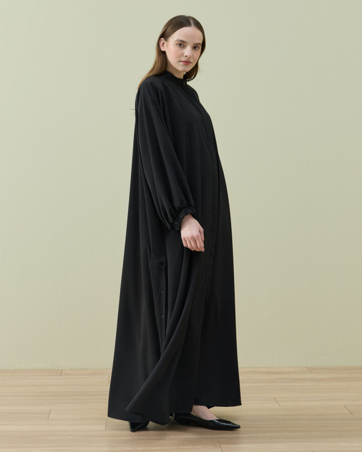 Krep Yandan Yırtmaçlı Düğmeli Abaya Siyah - Aybikestil (1)