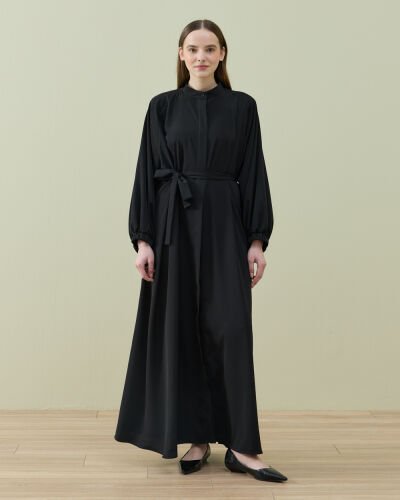 Krep Yandan Yırtmaçlı Düğmeli Abaya Siyah 