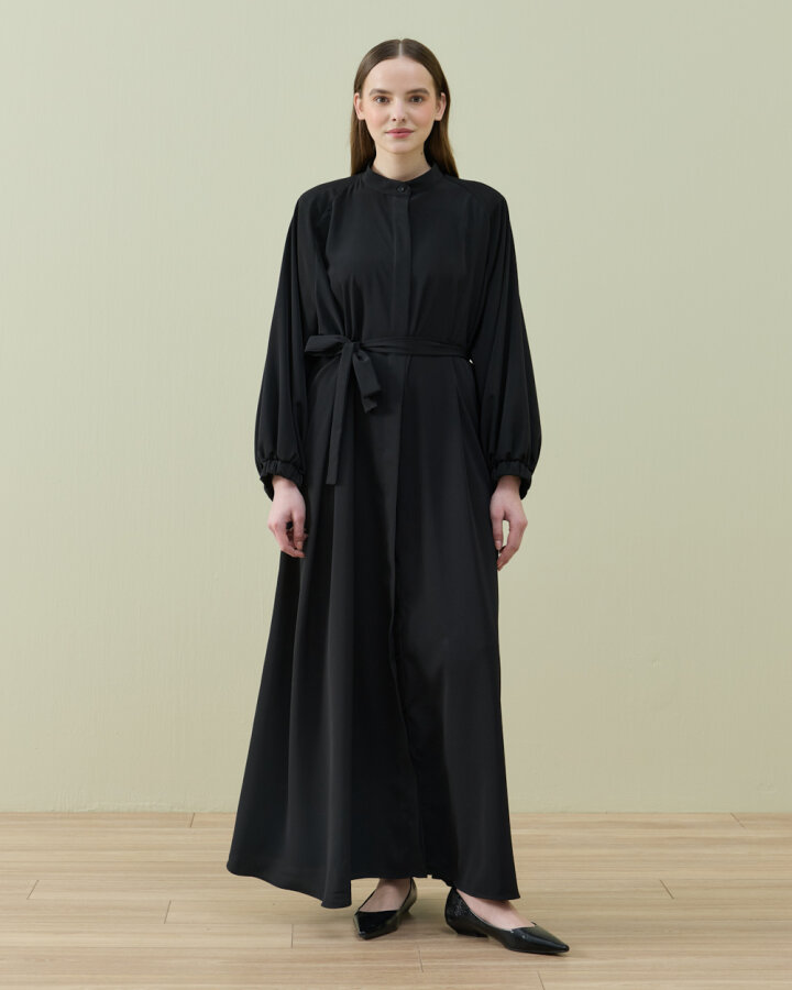 Krep Yandan Yırtmaçlı Düğmeli Abaya Siyah - Aybikestil