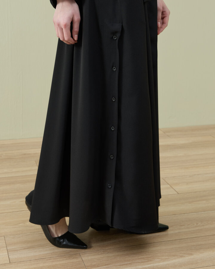 Krep Yandan Yırtmaçlı Düğmeli Abaya Siyah - Aybikestil (1)