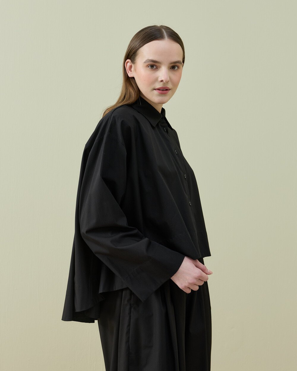 Poplin Volanlı Pervazlı Asimetrik Kesim Gömlek Siyah - Aybikestil