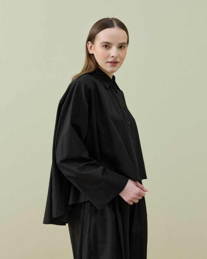 Poplin Volanlı Pervazlı Asimetrik Kesim Gömlek Siyah