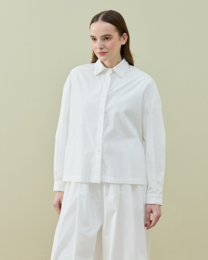Poplin Yırtmaçlı Arkası Düğmeli Kısa Gömlek Ekru - Aybikestil (1)