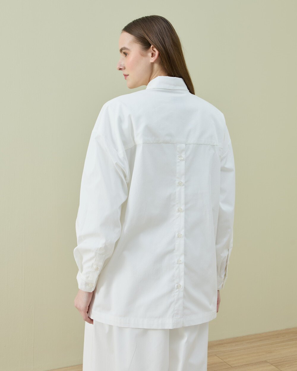 Poplin Yırtmaçlı Arkası Düğmeli Kısa Gömlek Ekru - Aybikestil