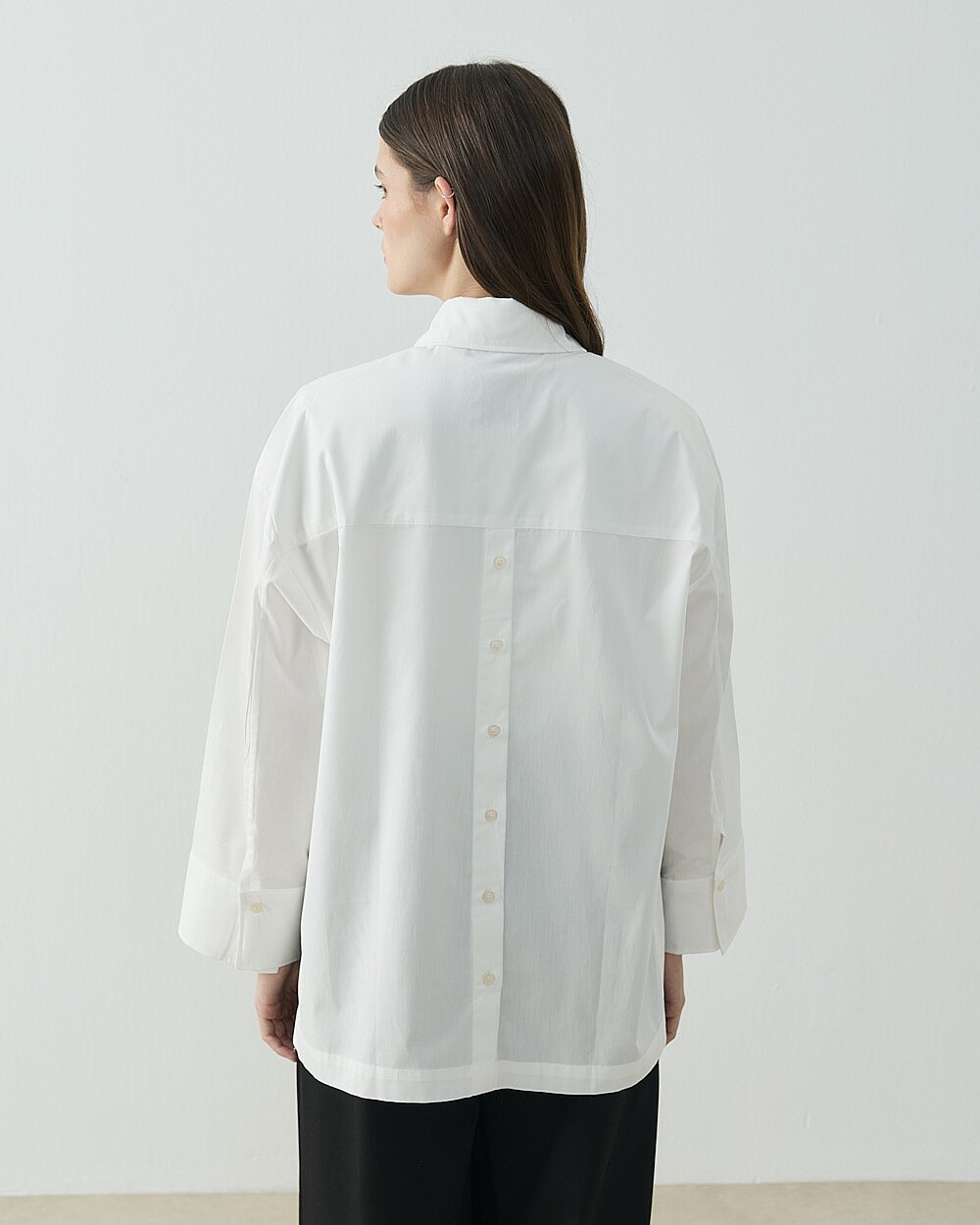 Poplin Yırtmaçlı Arkası Düğmeli Gömlek Ekru - Aybikestil
