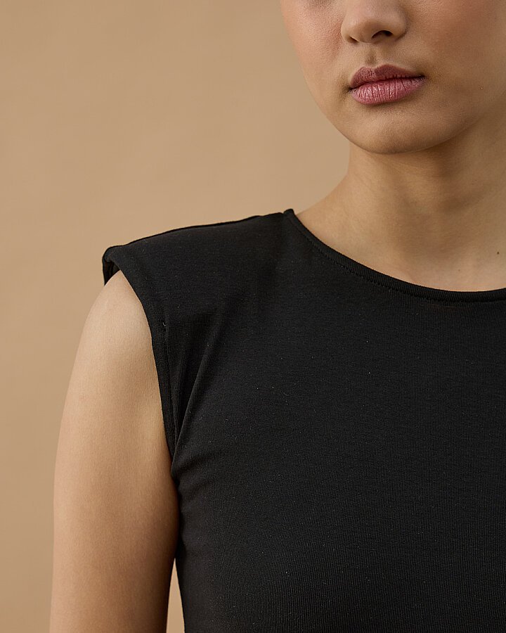 Vatkalı Kolsuz Body Siyah · 5